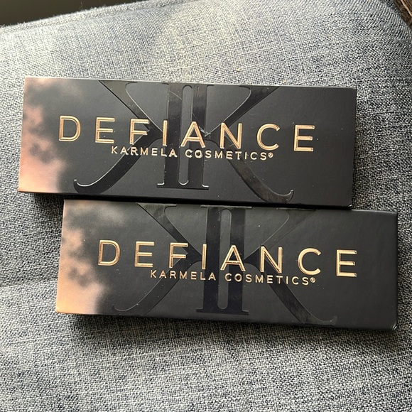 KARMELA COSMETICS - Defiance Palette - Picture 7 of 8